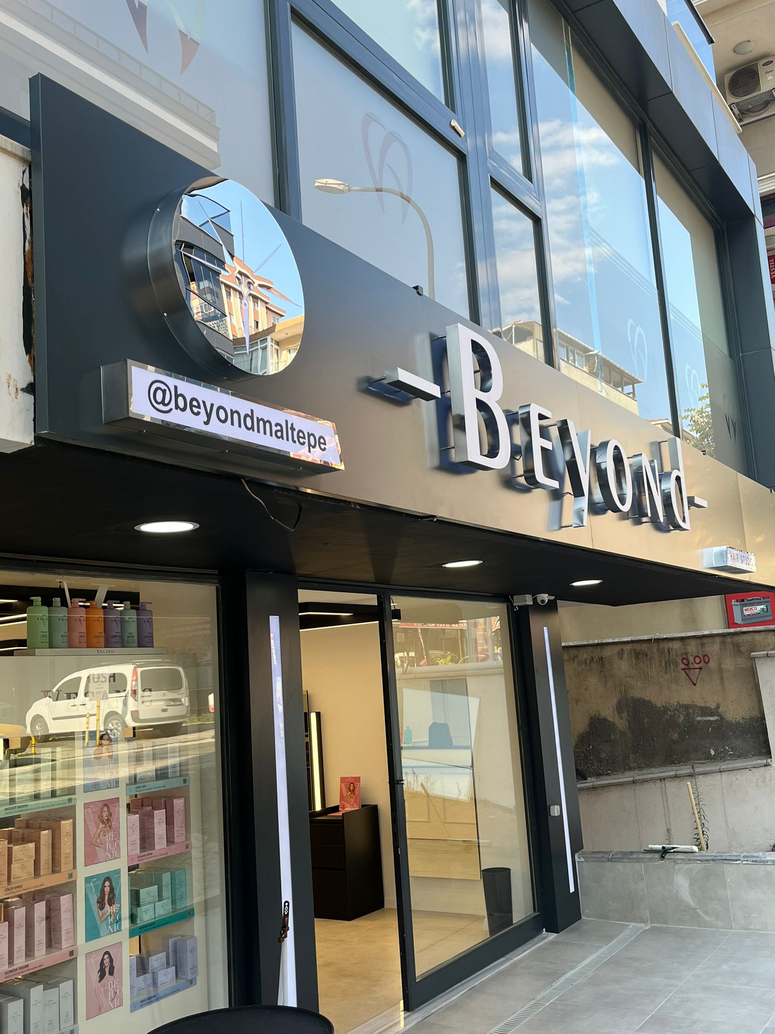 iskender akkuş beyond hair studio